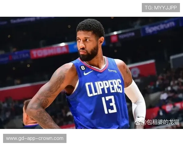 保罗·乔治的厨房里连盐都不放，说是影响肌肉线条