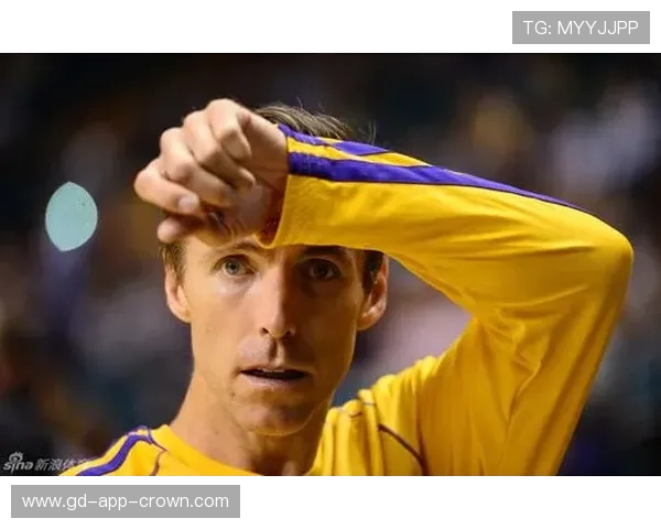 史蒂夫·纳什挑战传统组织者定位 持续利用无球跑动提升进攻节奏