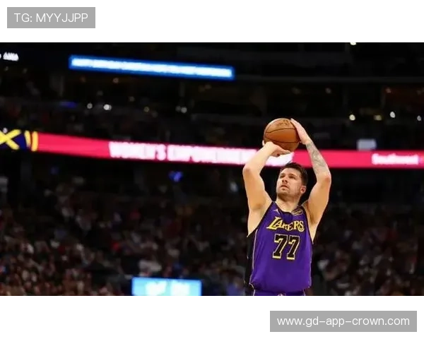 泰雷西·马克西无球跑动激活进攻效率，区别于东契奇持球主导