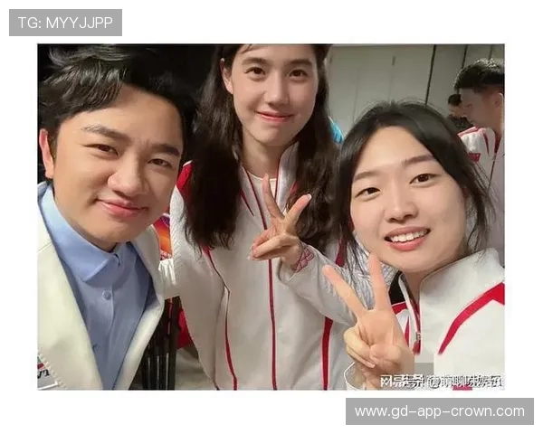 张雨霏训练间隙拿的零食比我一个月工资还贵，真是日常中的富豪啊