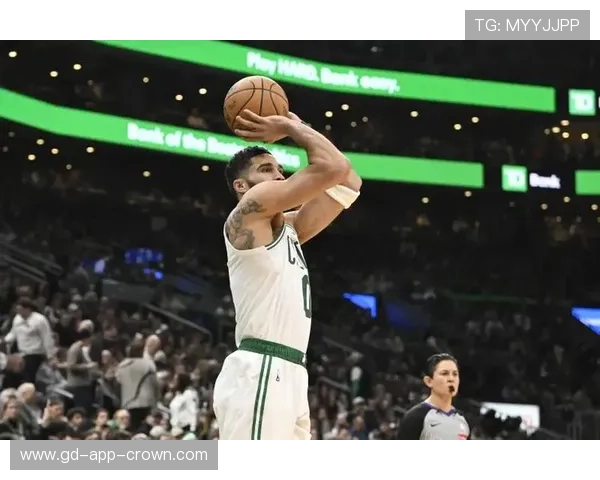 塔图姆单打主导关键回合，更胜库里无球造分